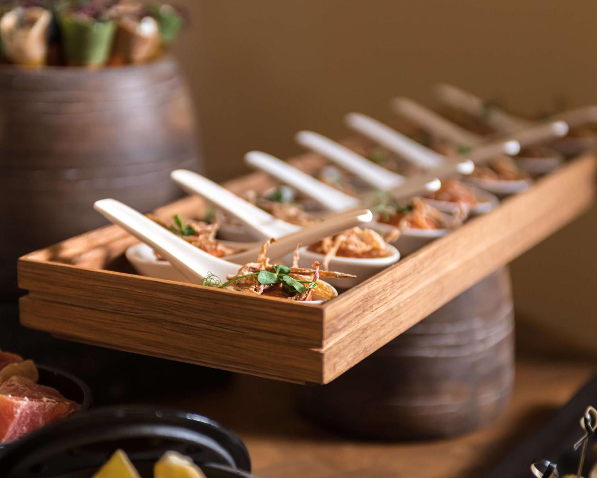 Radisson Blu Hotel Riyadh Convention And Exhibition Center Экстерьер фото A selection of tapas