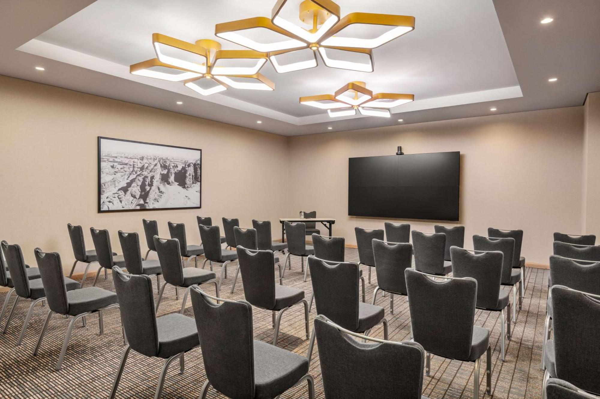 Radisson Blu Hotel Riyadh Convention And Exhibition Center Экстерьер фото Meeting room