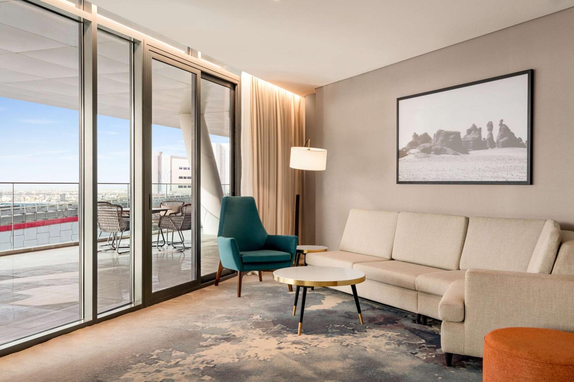 Radisson Blu Hotel Riyadh Convention And Exhibition Center Экстерьер фото A suite at the hotel